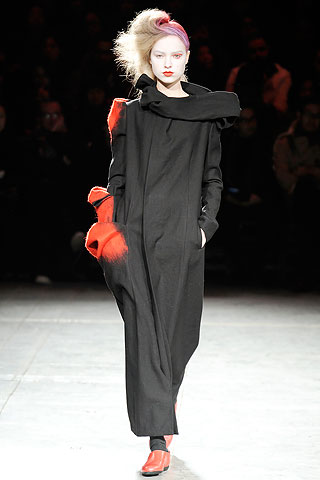 Vestido largo recto escote volcado combinado rojo Yohji Yamamoto